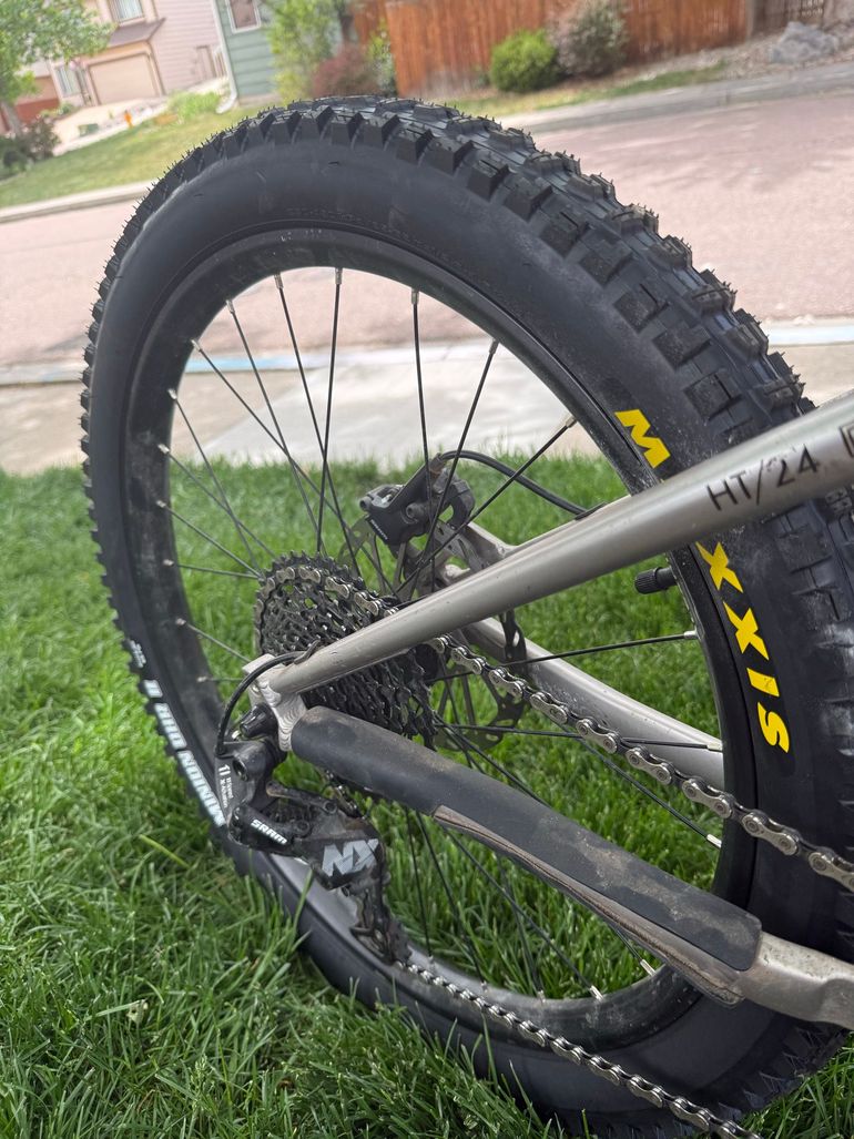 Used Commencal META HT 24 2026 2026 Youth, Light Gray — image 3 of 8