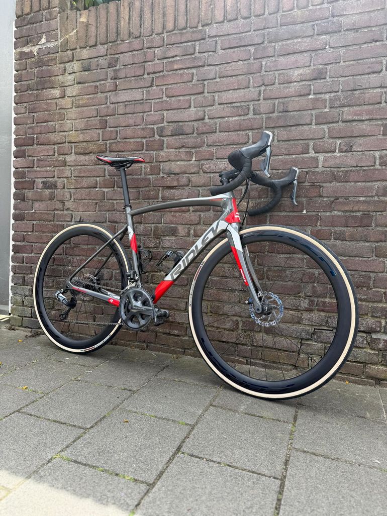 Used Ridley Fenix SL Disc - Ultegra Di2 2019 2019 Road & Gravel — image 1 of 10