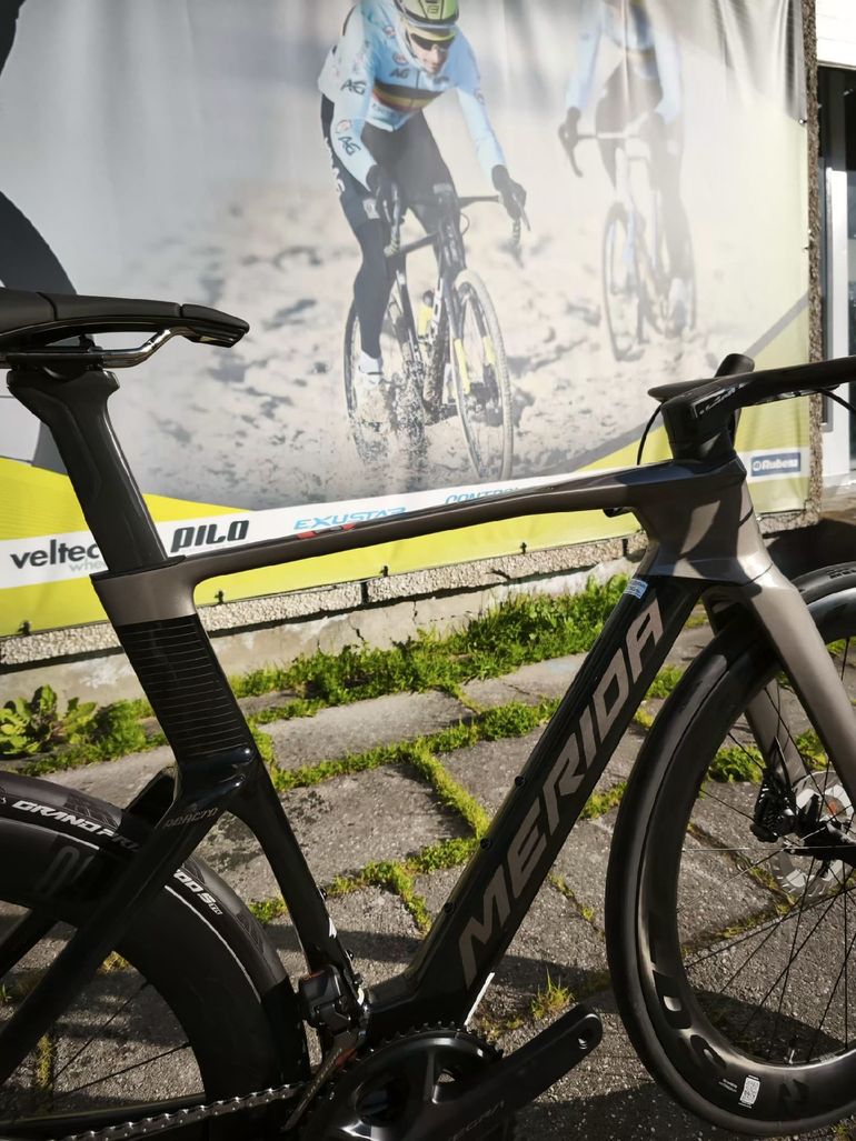 Used Merida REACTO 9000 2027 2027 Road & Gravel, Light Gray — image 2 of 5