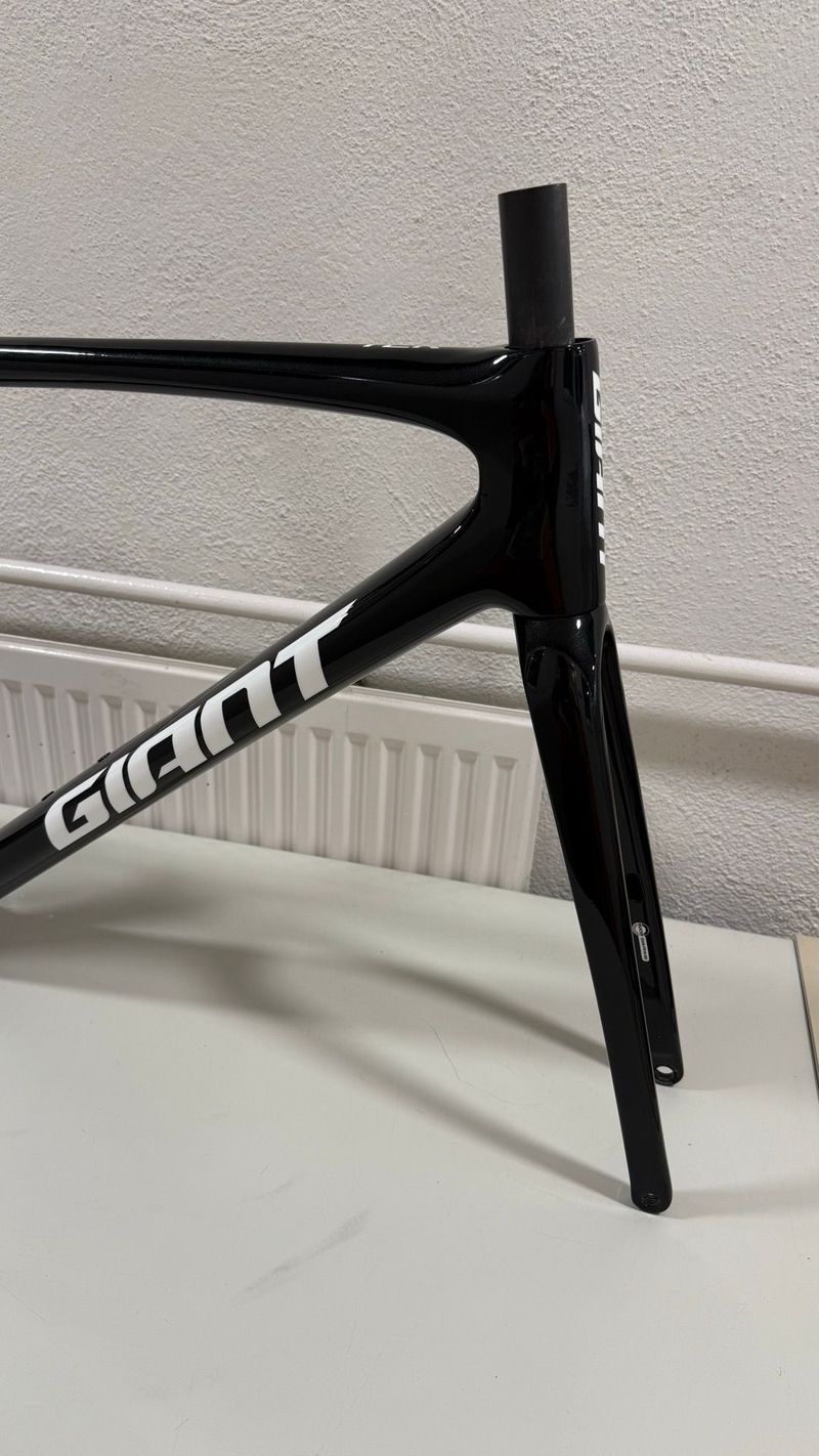 Used Giant TCR Advanced SL Disc Frameset 2024 Frameset 2024 Road & Gravel, Black — image 5 of 11