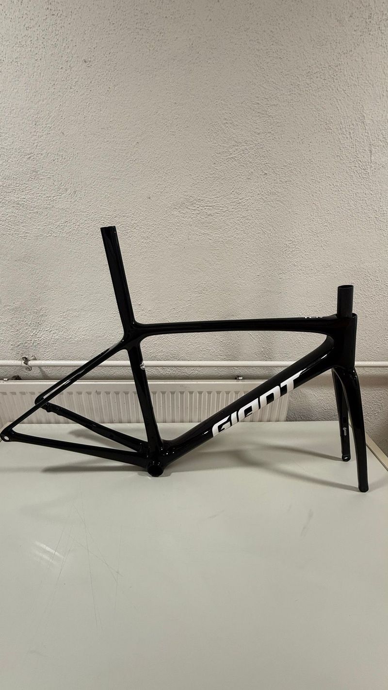 Used Giant TCR Advanced SL Disc Frameset 2024 Frameset 2024 Road & Gravel, Black — image 1 of 11