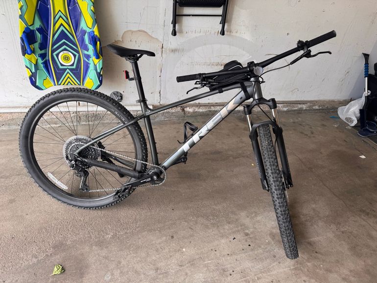 Used Trek Marlin 6 Gen 3 2024 2024 Mountainbike, Black, 26, 27.5, 29 — image 1 of 3
