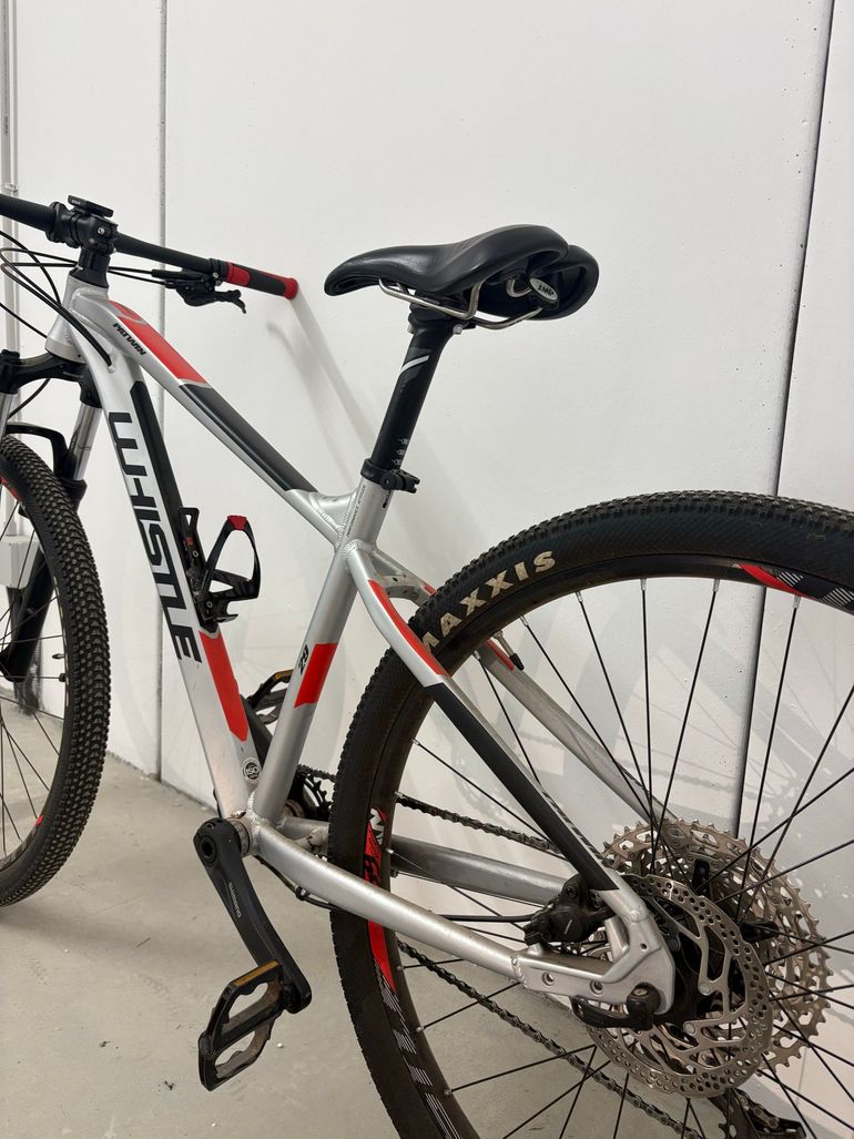 Used Whistle Patwin Shimano Deore XT 2024 Mountainbike, Light Gray — image 4 of 5