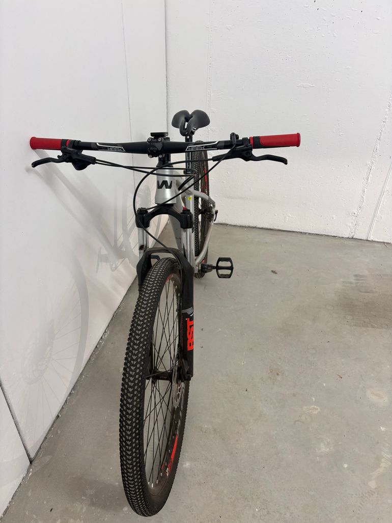 Used Whistle Patwin Shimano Deore XT 2024 Mountainbike, Light Gray — image 3 of 5