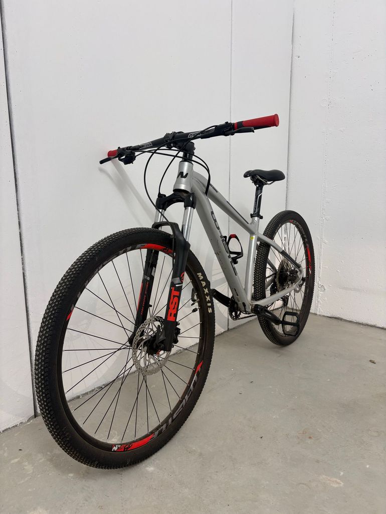 Used Whistle Patwin Shimano Deore XT 2024 Mountainbike, Light Gray — image 2 of 5