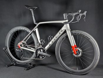 Used Trek Madone SL 7 Gen 8 2025 2025 Road & Gravel, Light Gray — image 3 of 24