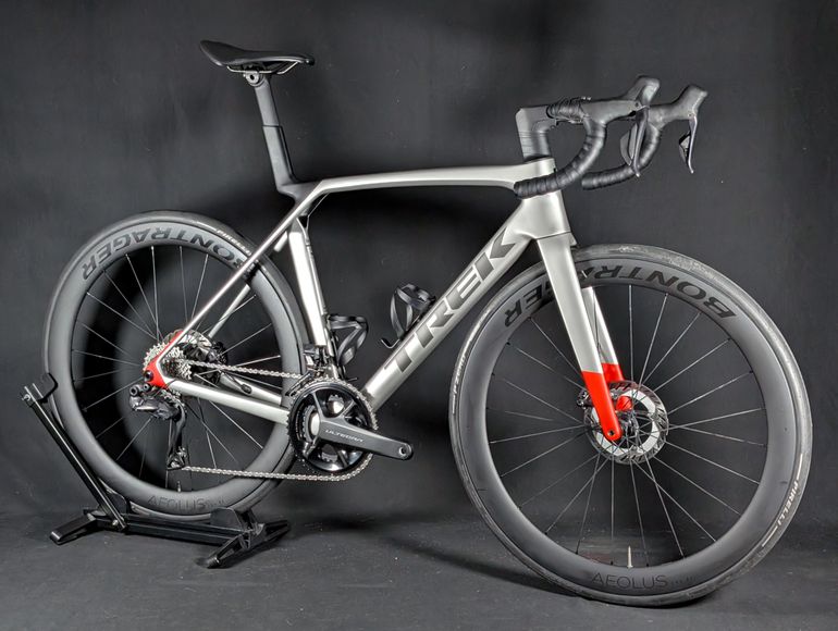 Used Trek Madone SL 7 Gen 8 2025 2025 Road & Gravel, Light Gray — image 3 of 24