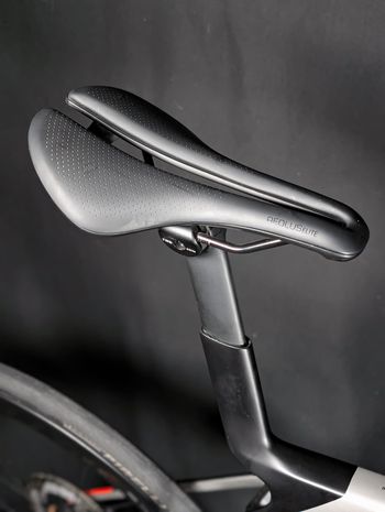 Used Trek Madone SL 7 Gen 8 2025 2025 Road & Gravel, Light Gray — image 21 of 24