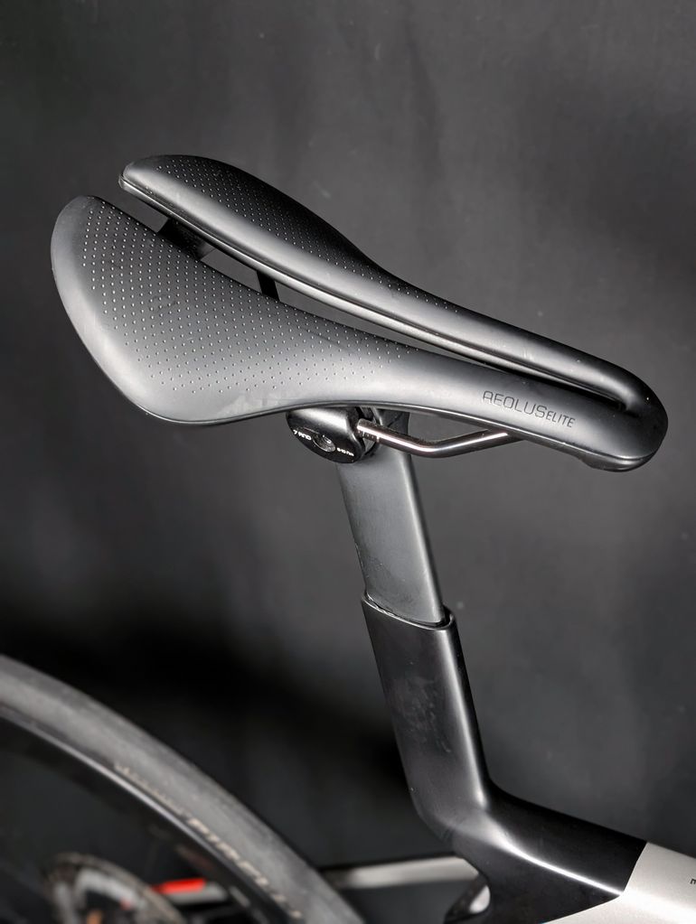 Used Trek Madone SL 7 Gen 8 2025 2025 Road & Gravel, Light Gray — image 21 of 24