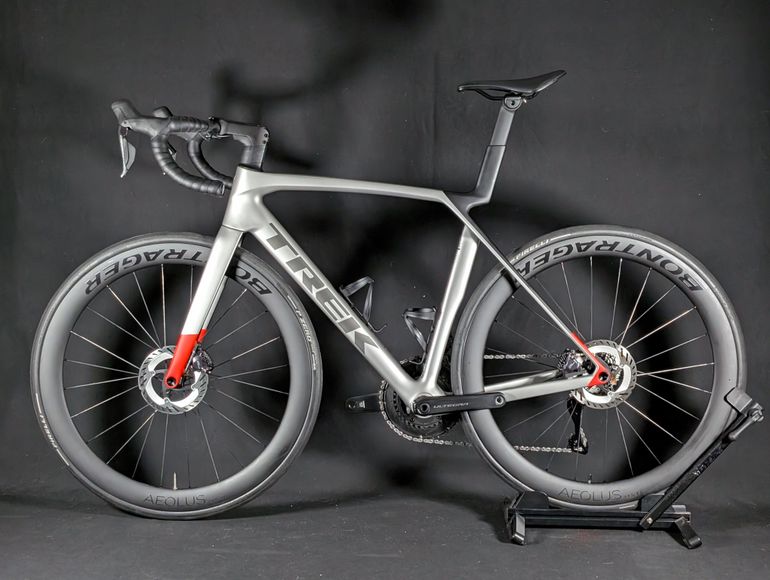 Used Trek Madone SL 7 Gen 8 2025 2025 Road & Gravel, Light Gray — image 2 of 24