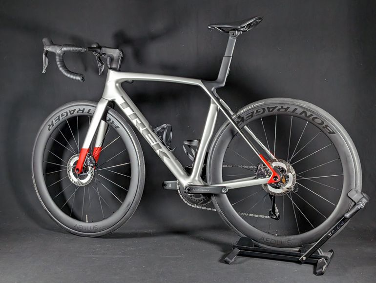 Used Trek Madone SL 7 Gen 8 2025 2025 Road & Gravel, Light Gray — image 6 of 24