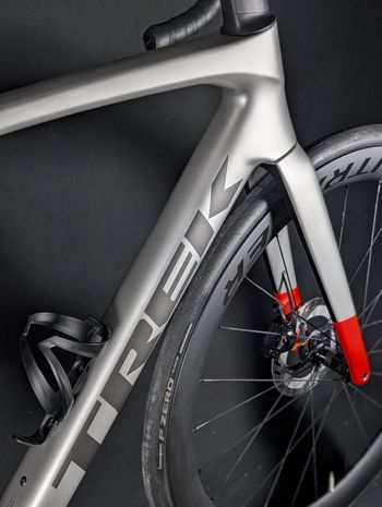 Used Trek Madone SL 7 Gen 8 2025 2025 Road & Gravel, Light Gray — image 7 of 24