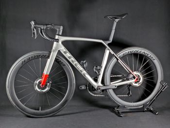 Used Trek Madone SL 7 Gen 8 2025 2025 Road & Gravel, Light Gray — image 4 of 24