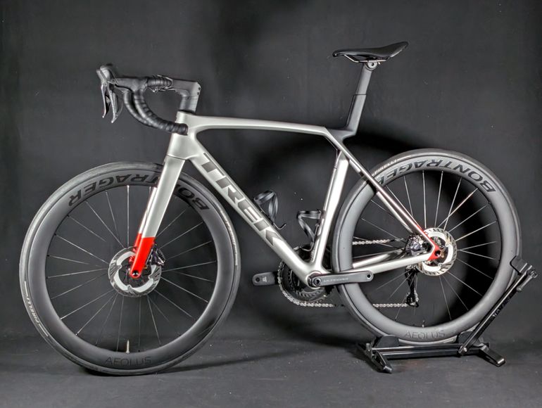 Used Trek Madone SL 7 Gen 8 2025 2025 Road & Gravel, Light Gray — image 4 of 24