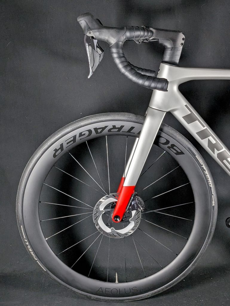 Used Trek Madone SL 7 Gen 8 2025 2025 Road & Gravel, Light Gray — image 15 of 24