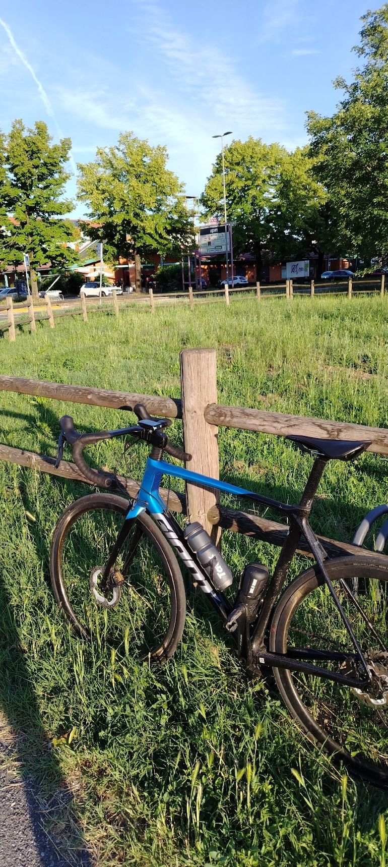 Used Giant tcr Giant tcr Custom Shimano 105 2022 Road & Gravel, Blue — image 1 of 3