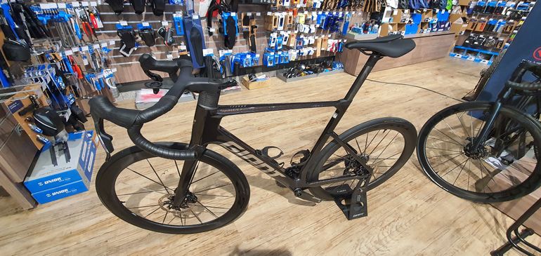 Used Giant Propel Advanced Pro 0-AXS 2027 2027 Road & Gravel — image 1 of 15