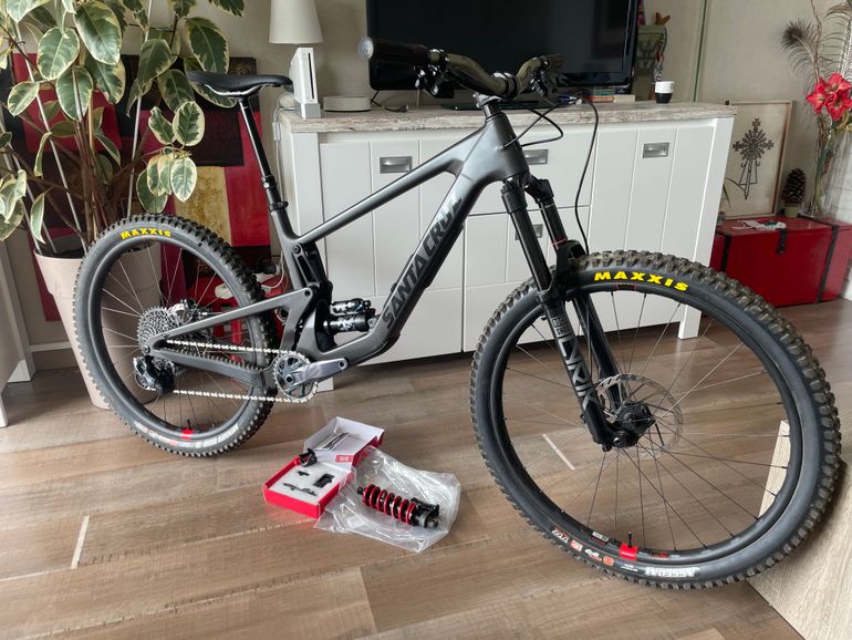 Used Santa Cruz BRONSON GX AXS RSV / Carbon C 2024 2024 Mountainbike — image 2 of 9