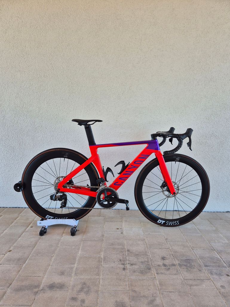 Used Canyon Aeroad CF SLX 7 Disc eTap 2023 2023 Road & Gravel, Red — image 1 of 7