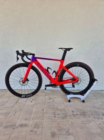 Used Canyon Aeroad CF SLX 7 Disc eTap 2023 2023 Road & Gravel, Red — image 2 of 7