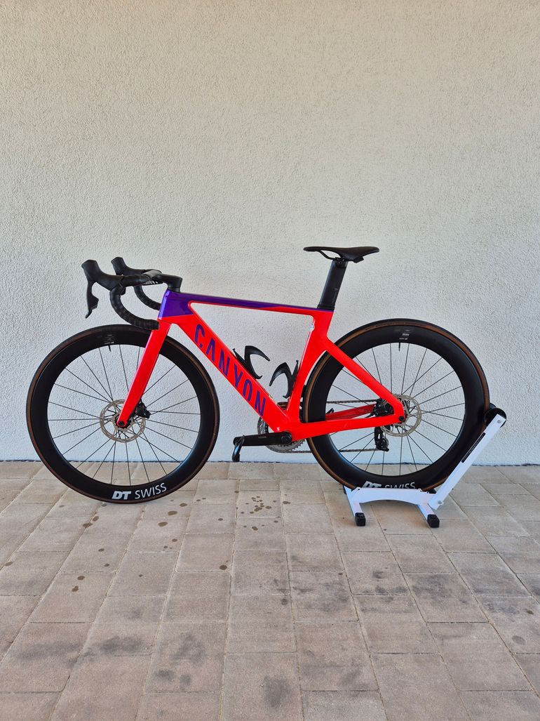 Used Canyon Aeroad CF SLX 7 Disc eTap 2023 2023 Road & Gravel, Red — image 2 of 7