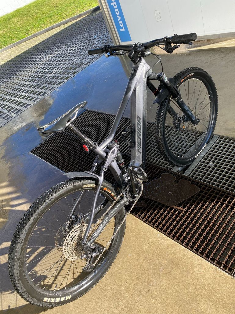 Used Merida eONE-FORTY 700 2021 2021 Mountainbike — image 1 of 3