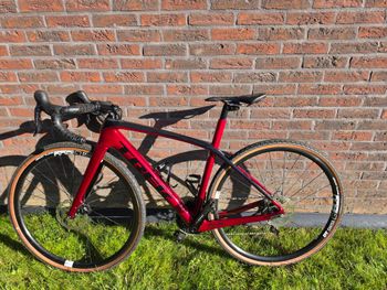 Used Trek Domane SL 5 2020 2020 Road & Gravel, Red — image 5 of 6