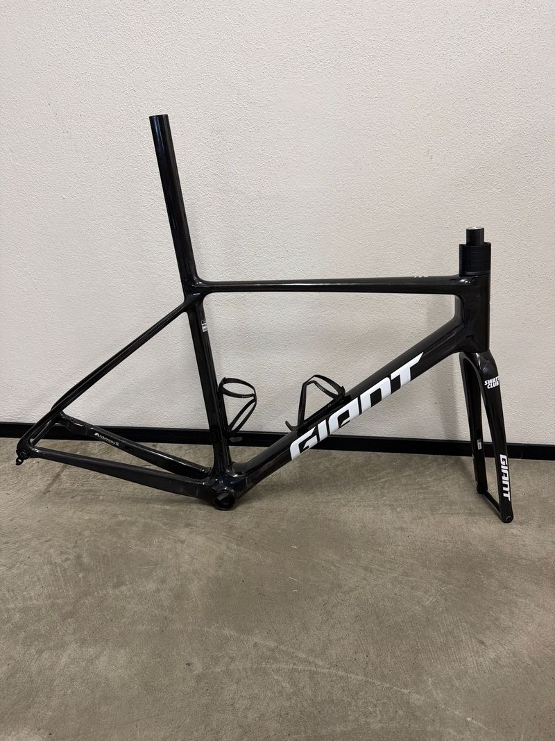 Used Giant TCR Advanced SL Team Frameset 2026 Frameset 2026 Road & Gravel, Black — image 1 of 5