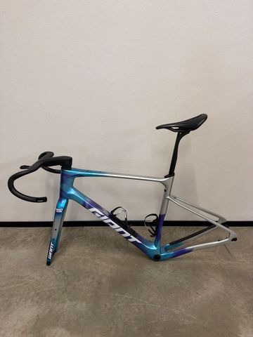 Used Giant Revolt Advanced Pro FF 2025 Frameset 2025 Road & Gravel, Blue — image 2 of 8