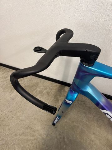 Used Giant Revolt Advanced Pro FF 2025 Frameset 2025 Road & Gravel, Blue — image 3 of 8