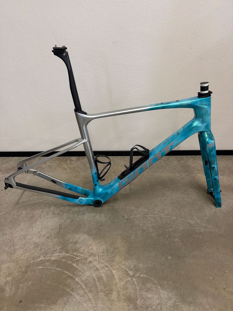 Used Giant Revolt Advanced Pro FF 2025 Frameset 2025 Road & Gravel, Blue — image 1 of 6