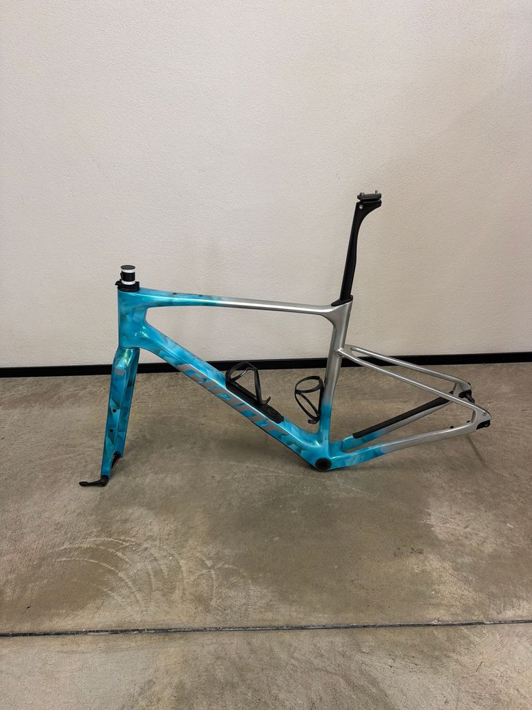 Used Giant Revolt Advanced Pro FF 2025 Frameset 2025 Road & Gravel, Blue — image 2 of 6