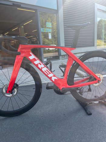Used Trek Madone SLR 7 Gen 7 2024 2024 Road & Gravel — image 2 of 6
