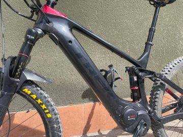 Used Trek Powerfly LT 9.7 2019 2019 Mountainbike, Light Gray, 27.5 (650B) — image 5 of 9