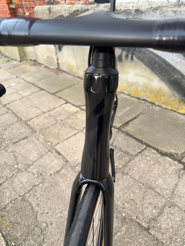 Used Specialized Tarmac SL7 Sport - Shimano 105 2025 2025 Road & Gravel — image 10 of 15