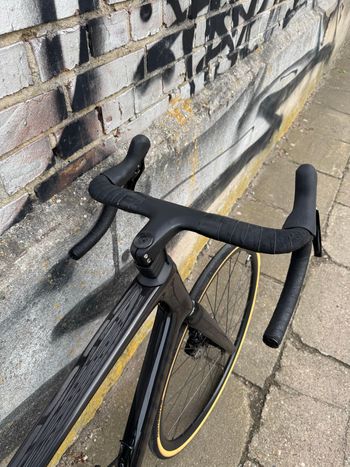 Used Specialized Tarmac SL7 Sport - Shimano 105 2025 2025 Road & Gravel — image 6 of 15