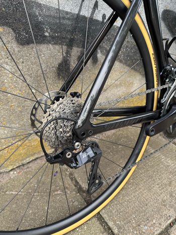 Used Specialized Tarmac SL7 Sport - Shimano 105 2025 2025 Road & Gravel — image 8 of 15