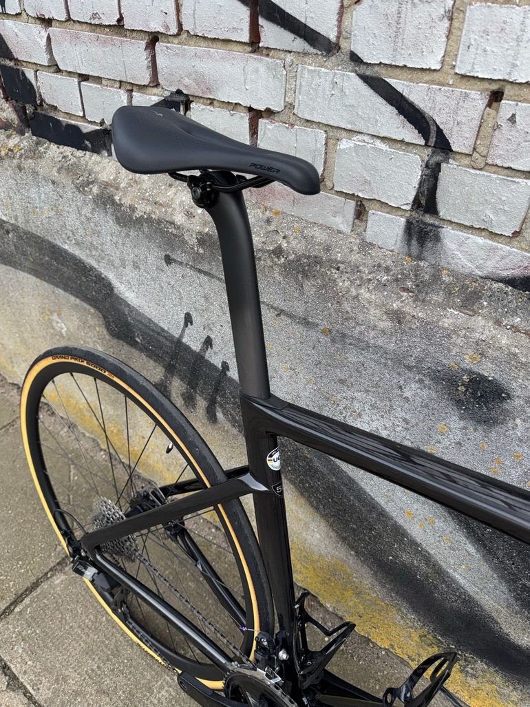 Used Specialized Tarmac SL7 Sport - Shimano 105 2025 2025 Road & Gravel — image 11 of 15