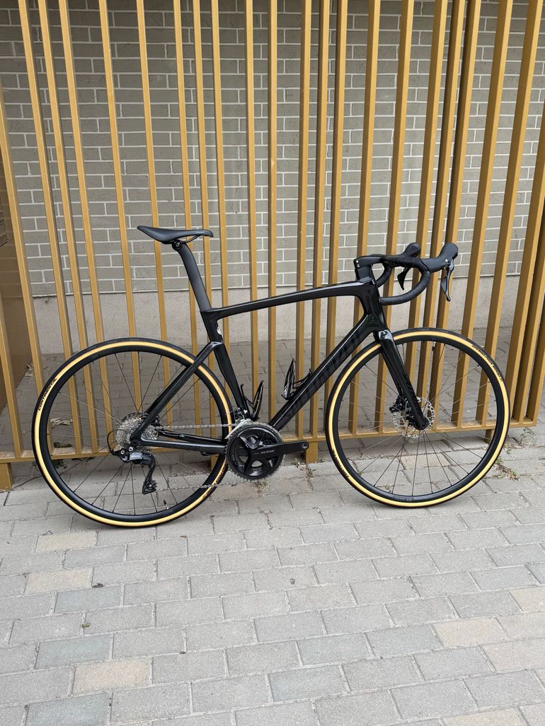 Used Specialized Tarmac SL7 Sport - Shimano 105 2025 2025 Road & Gravel — image 1 of 15