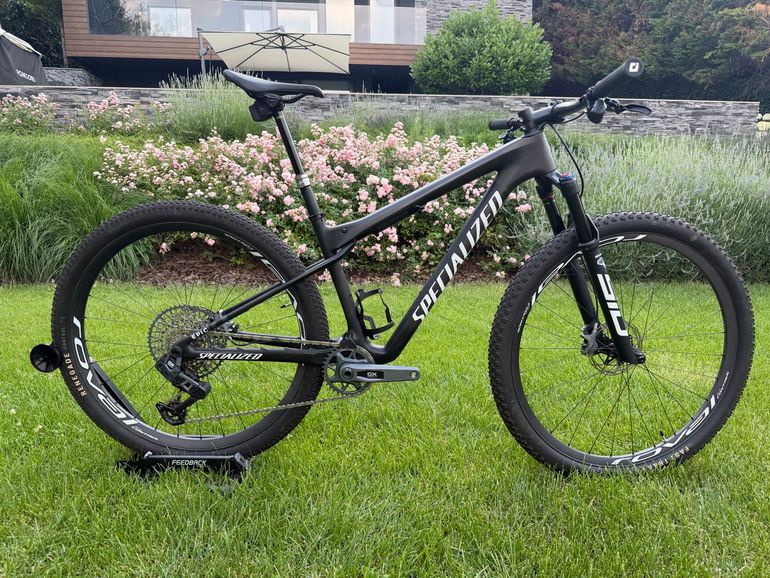 Brugt Specialized Epic World Cup Expert - SRAM GX AXS, RockShox Select+ 2024 2024 Mountainbike — billede 1 af 9