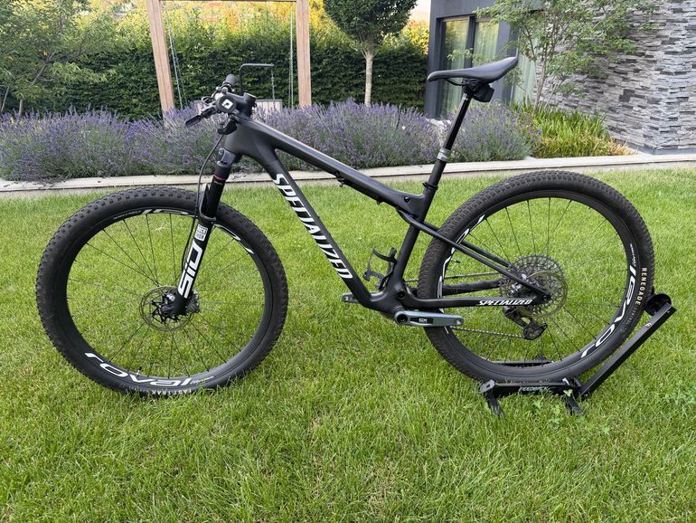 Brugt Specialized Epic World Cup Expert - SRAM GX AXS, RockShox Select+ 2024 2024 Mountainbike — billede 2 af 9