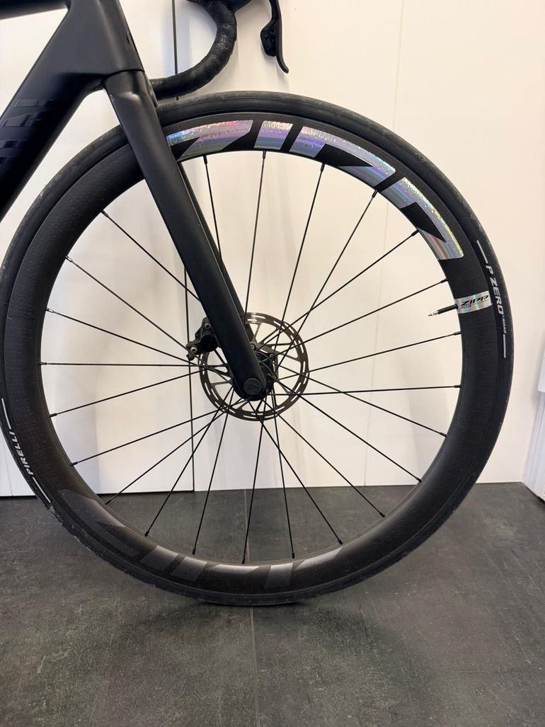 Used Canyon Ultimate CF SLX 8 Force AXS 2023 2023 Road & Gravel, Black — image 4 of 8