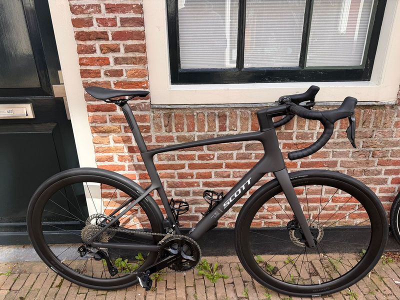 Used Scott Addict 30 2026 2026 Road & Gravel, Black — image 1 of 8