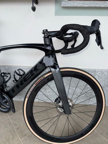 Used Trek Madone SL 6 2020 2020 Road & Gravel — image 8 of 11