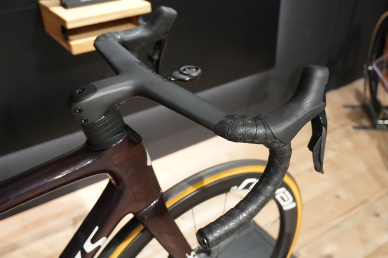 Used Specialized S-Works Tarmac SL8 - Shimano Dura-Ace Di2 2025 2025 Road & Gravel — image 5 of 13
