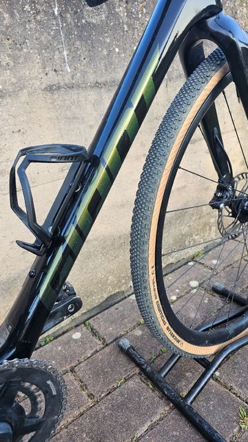 Used Giant Revolt Shimano GRX 2023 Road & Gravel, Black — image 13 of 13