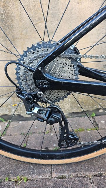 Used Giant Revolt Shimano GRX 2023 Road & Gravel, Black — image 11 of 13