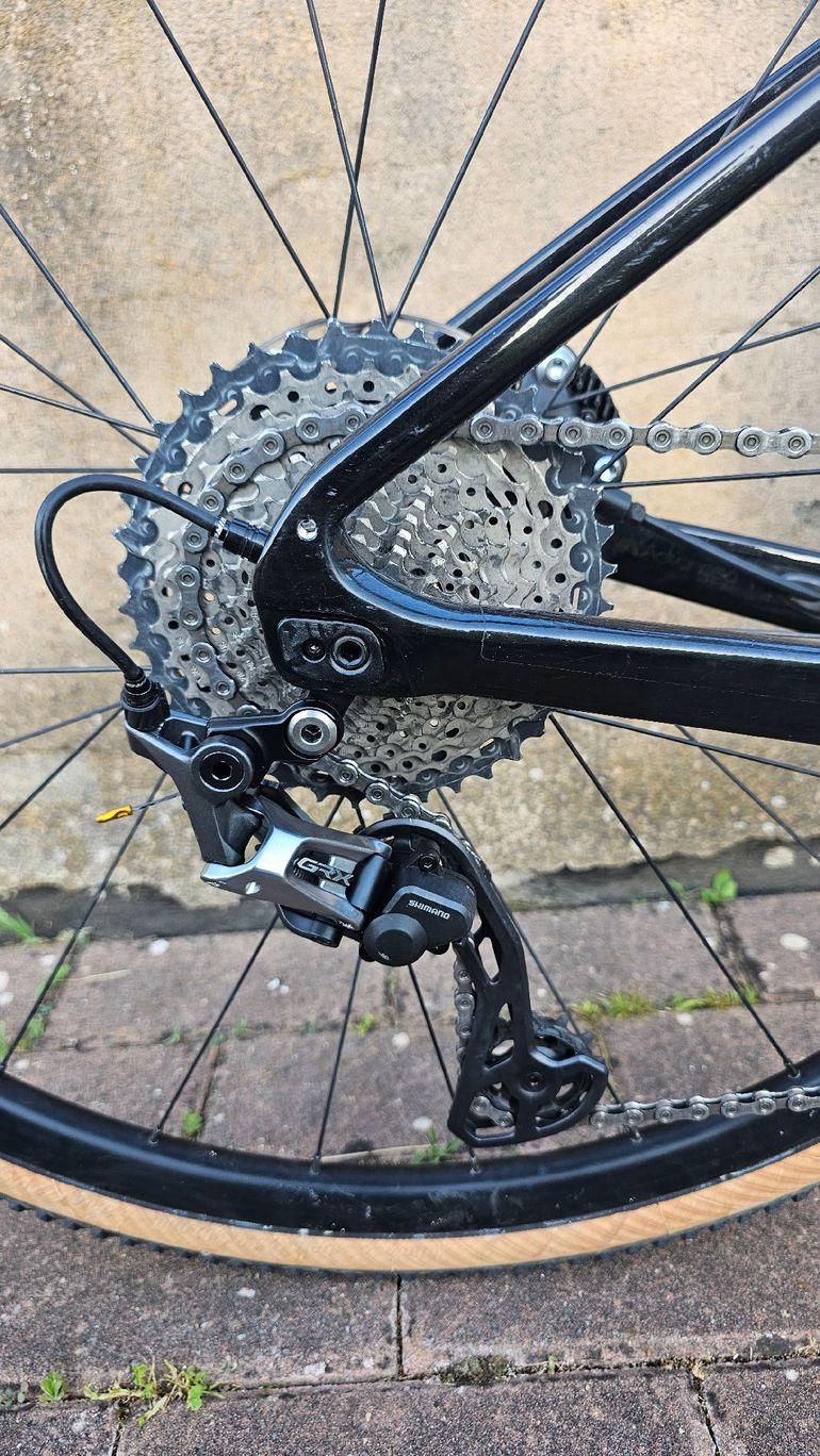 Used Giant Revolt Shimano GRX 2023 Road & Gravel, Negro — image 11 of 13