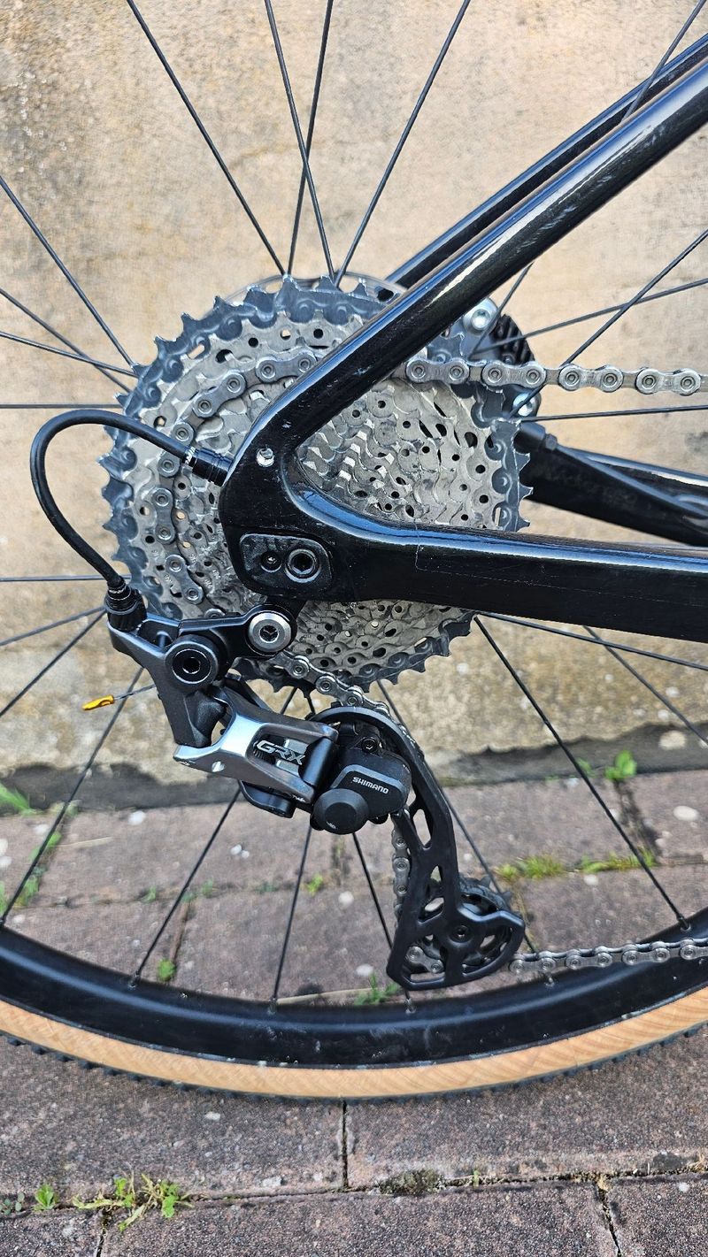 Used Giant Revolt Shimano GRX 2023 Road & Gravel, Black — image 11 of 13