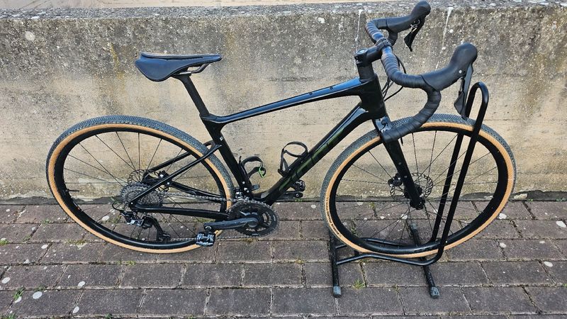 Used Giant Revolt Shimano GRX 2023 Road & Gravel, Black — image 2 of 13